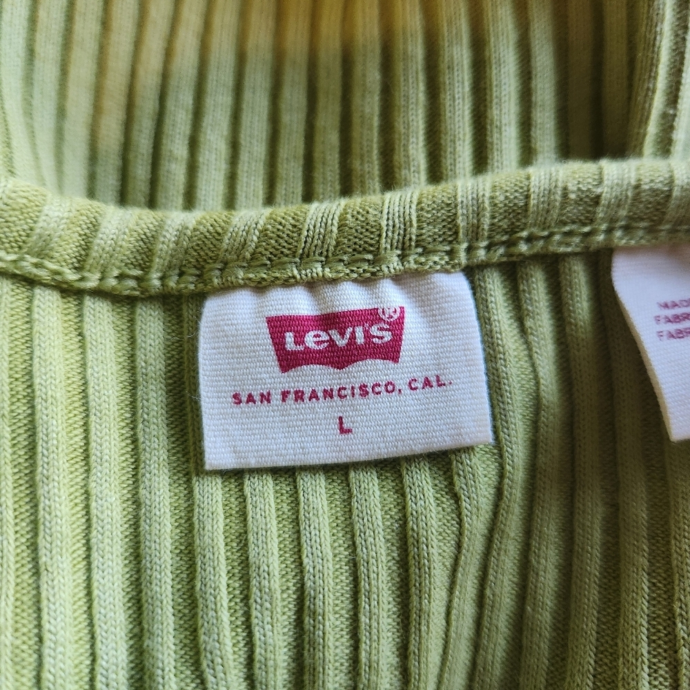 Levi's Green Ribbed Scoop Neck Top - Size Large - Kiwi Green- Like New! - Picture 12 of 12